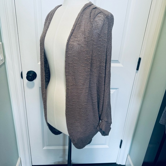 The Essential Travel Open Front knit knotted Cardigan - Picture 8 of 11